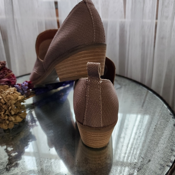 Lucky Brand Mahzan style Suede Flat size 7 - Picture 3 of 7